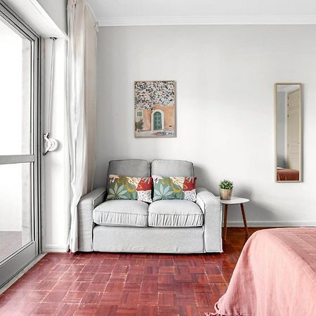 Wonderful Shared Apartment In Alfornelos - Near Metro! リスボン エクステリア 写真