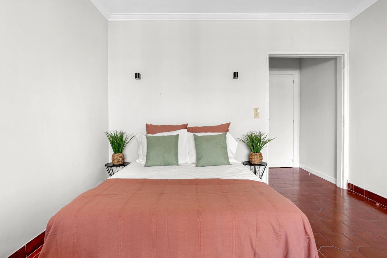Wonderful Shared Apartment In Alfornelos - Near Metro! リスボン エクステリア 写真