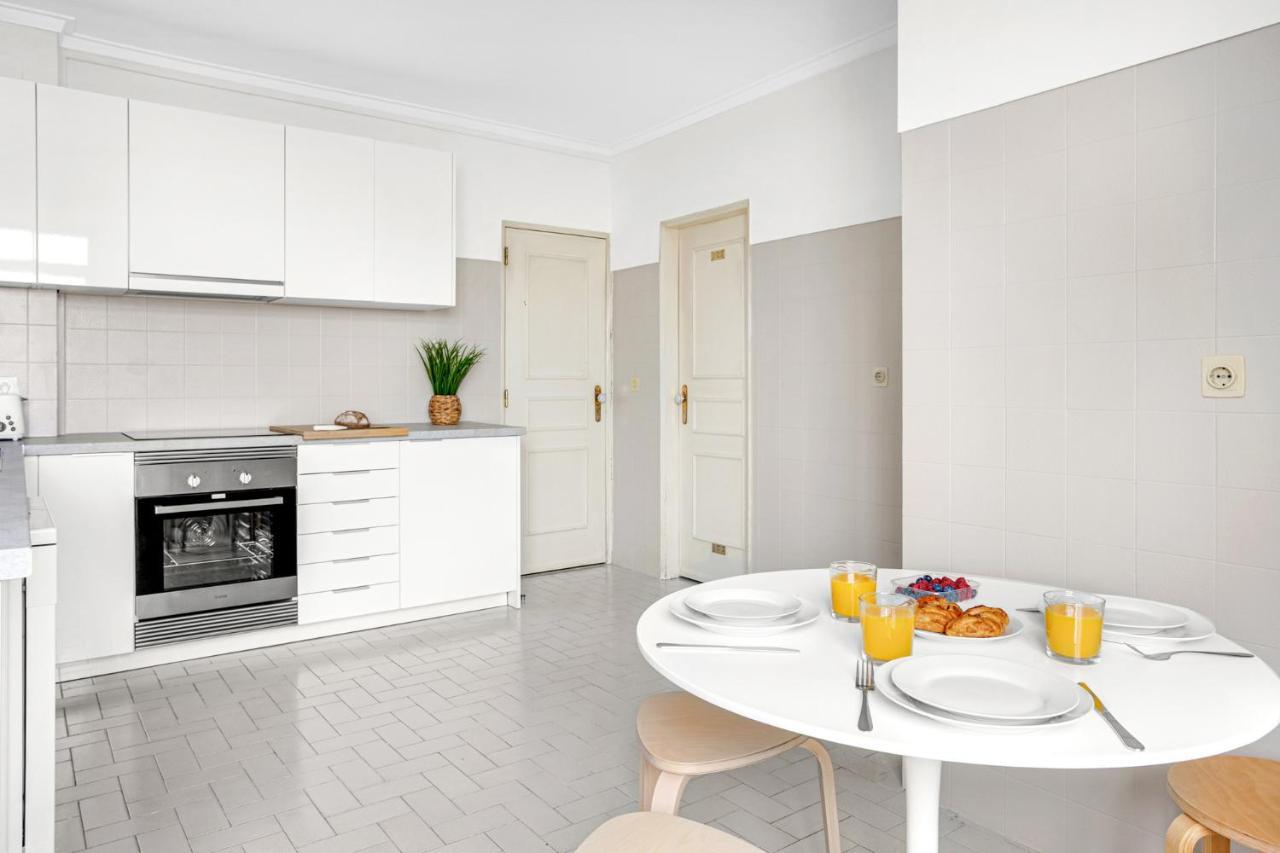 Wonderful Shared Apartment In Alfornelos - Near Metro! リスボン エクステリア 写真