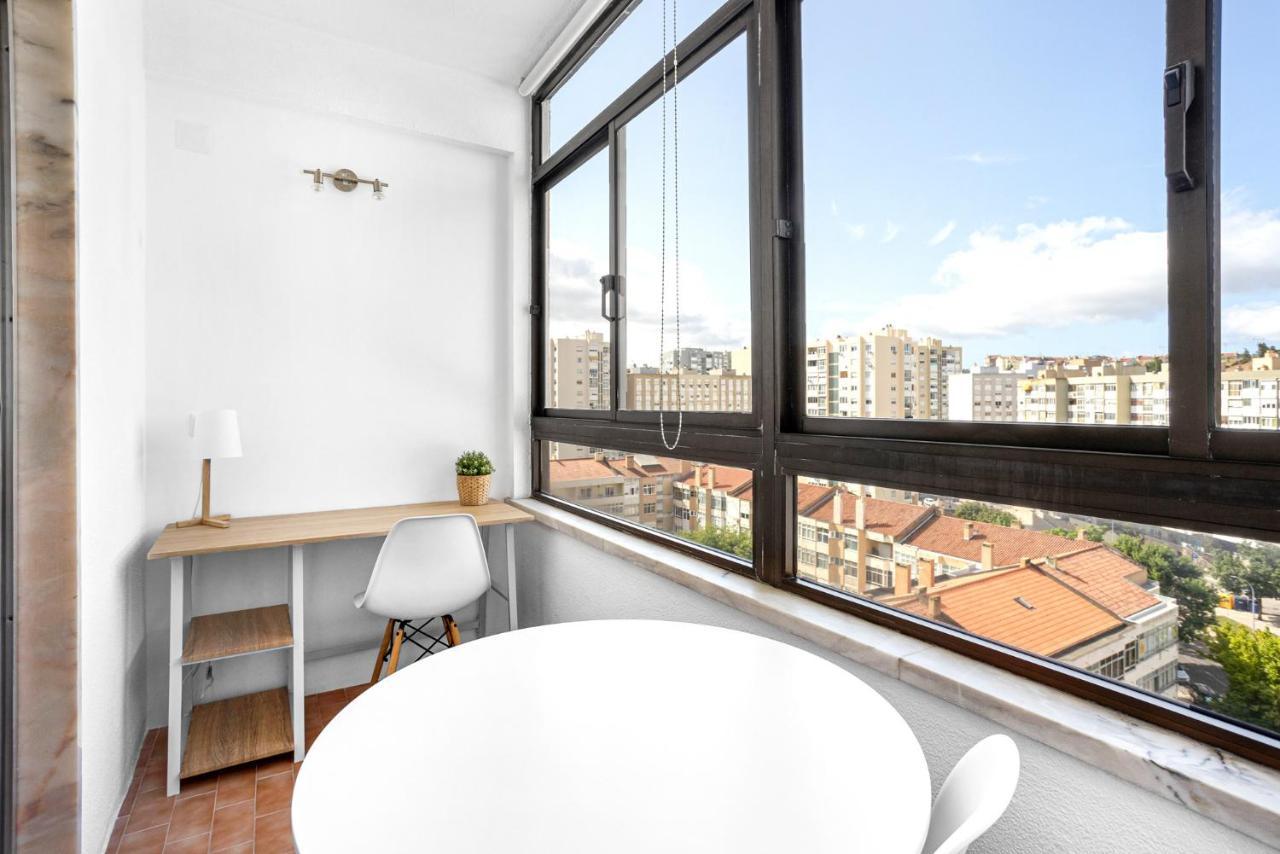 Wonderful Shared Apartment In Alfornelos - Near Metro! リスボン エクステリア 写真