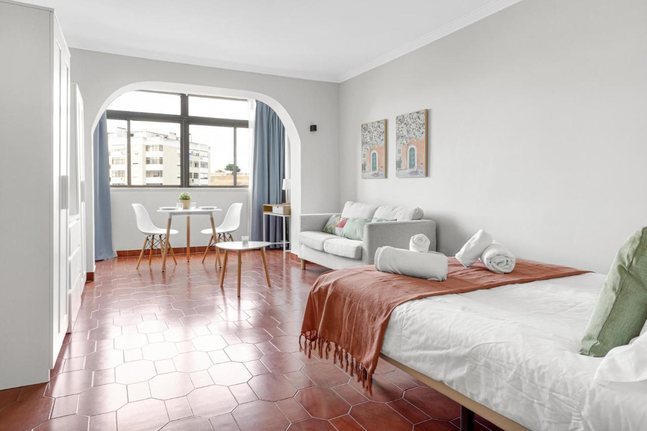 Wonderful Shared Apartment In Alfornelos - Near Metro! リスボン エクステリア 写真