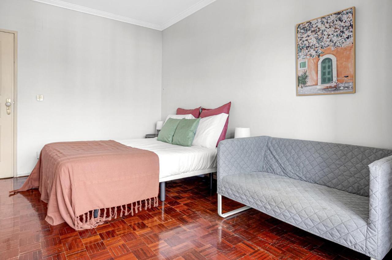 Wonderful Shared Apartment In Alfornelos - Near Metro! リスボン エクステリア 写真