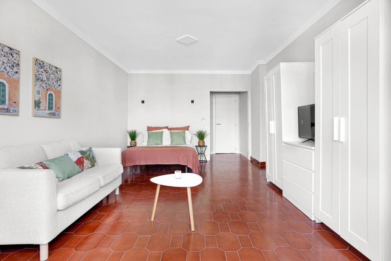 Wonderful Shared Apartment In Alfornelos - Near Metro! リスボン エクステリア 写真