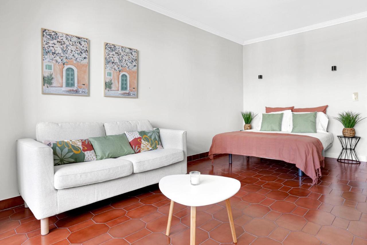 Wonderful Shared Apartment In Alfornelos - Near Metro! リスボン エクステリア 写真
