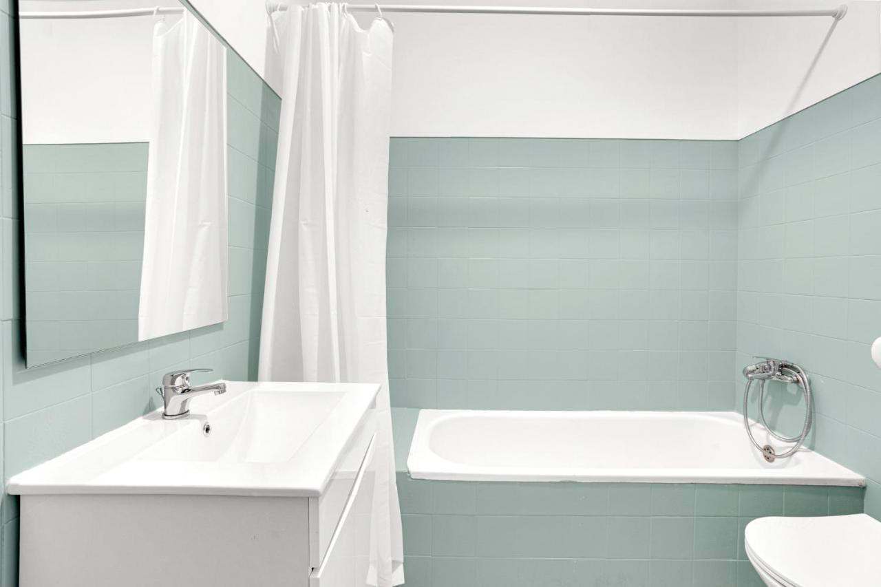 Wonderful Shared Apartment In Alfornelos - Near Metro! リスボン エクステリア 写真