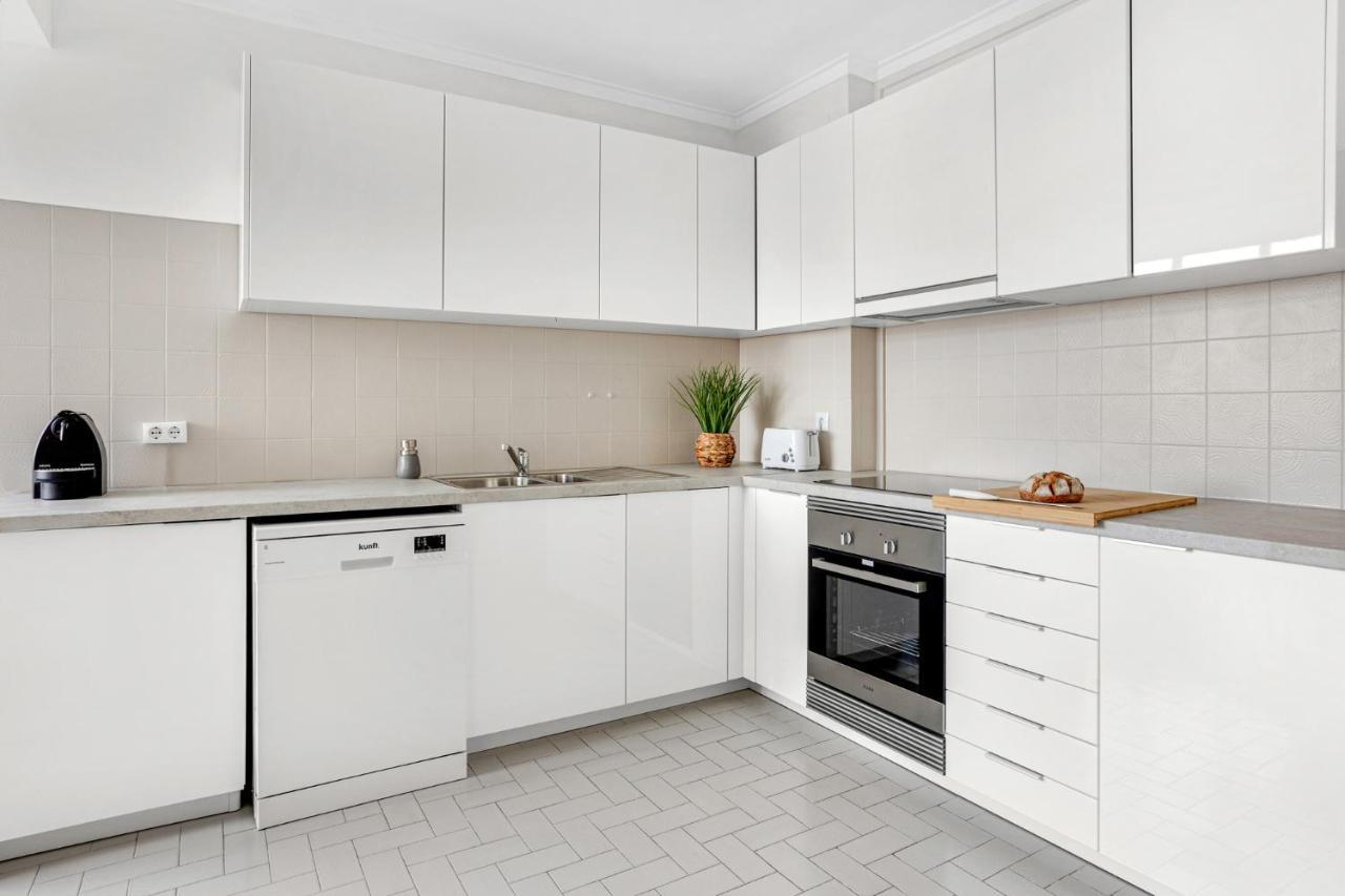 Wonderful Shared Apartment In Alfornelos - Near Metro! リスボン エクステリア 写真