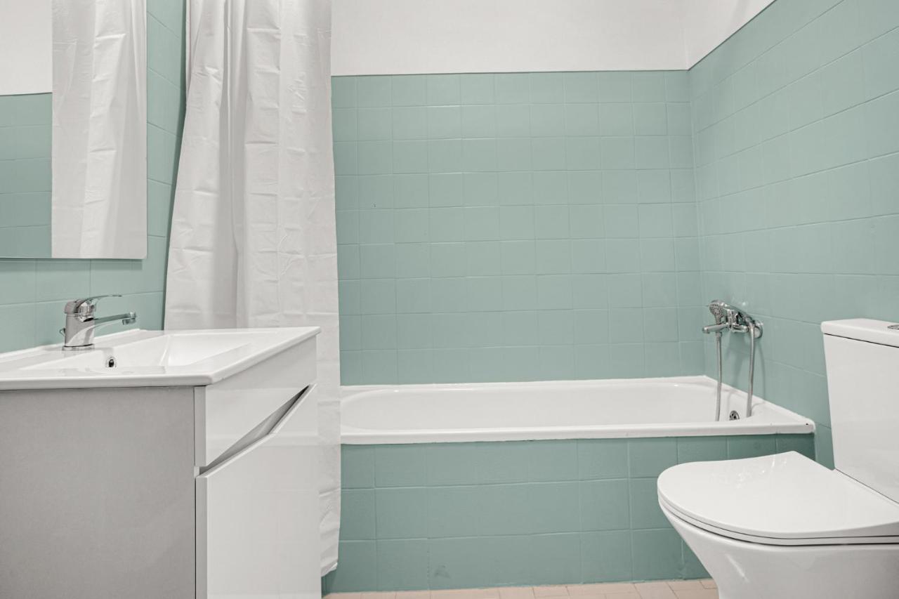 Wonderful Shared Apartment In Alfornelos - Near Metro! リスボン エクステリア 写真