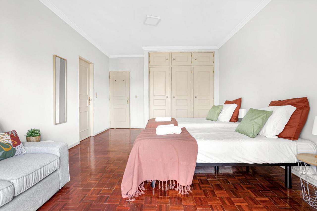 Wonderful Shared Apartment In Alfornelos - Near Metro! リスボン エクステリア 写真