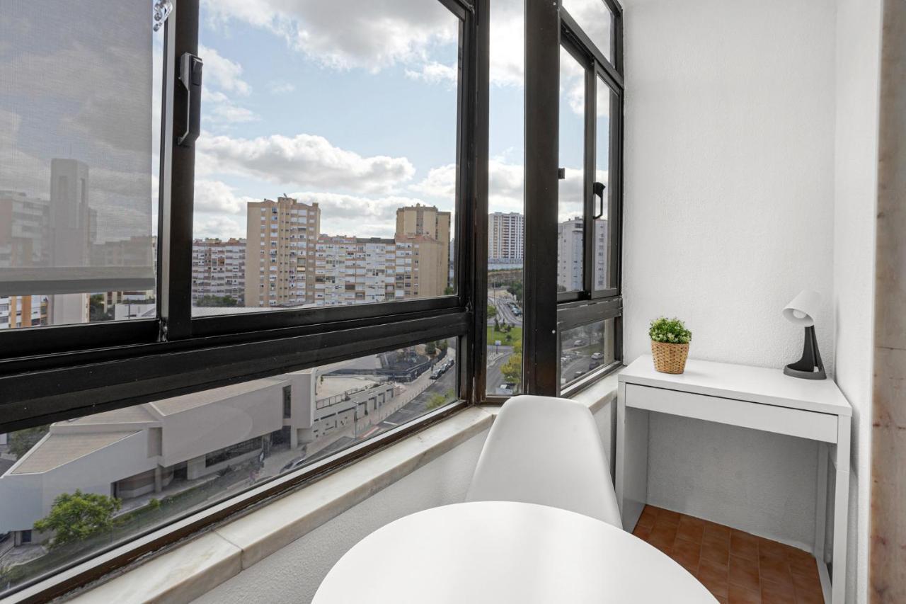 Wonderful Shared Apartment In Alfornelos - Near Metro! リスボン エクステリア 写真