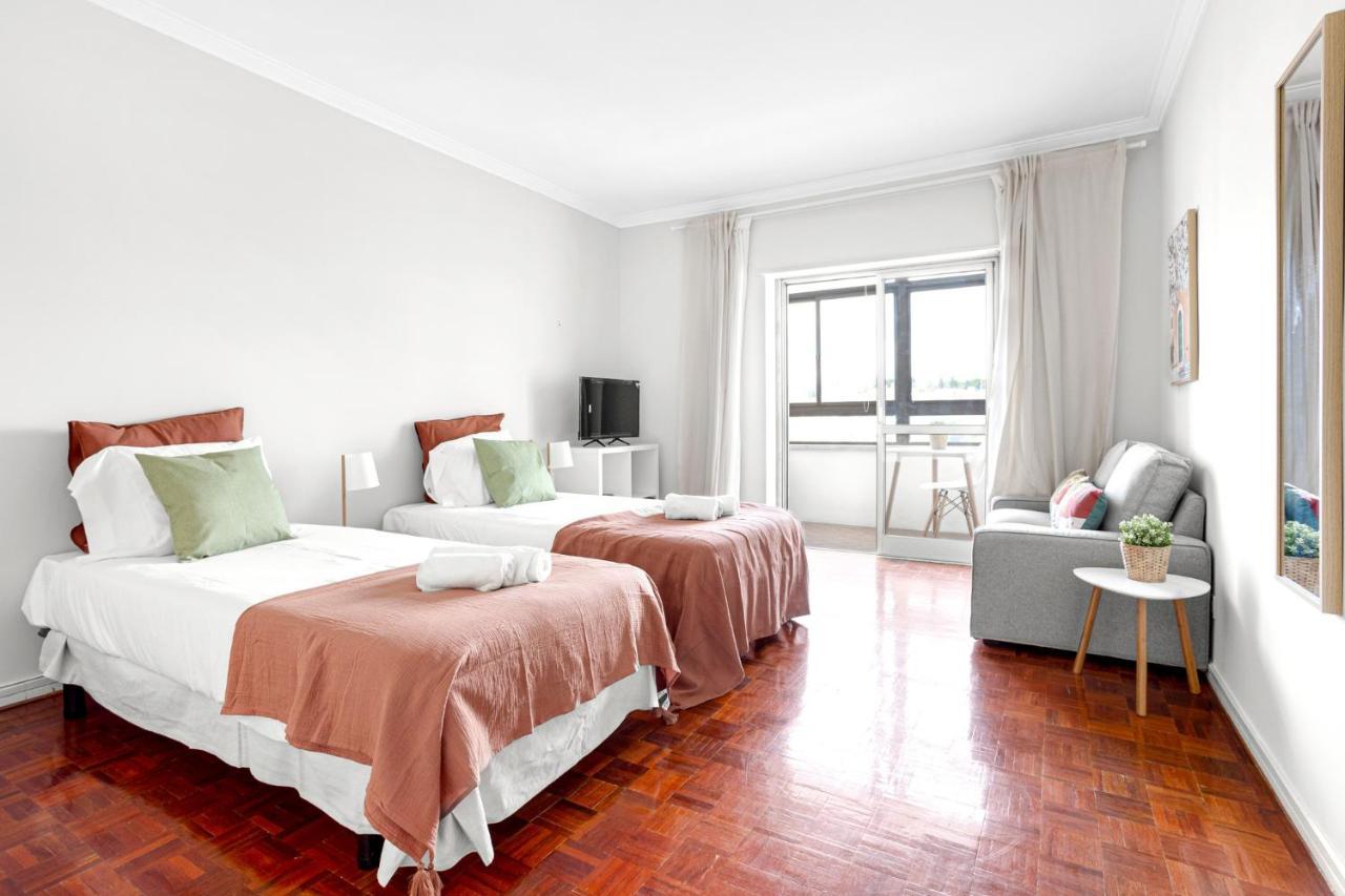 Wonderful Shared Apartment In Alfornelos - Near Metro! リスボン エクステリア 写真