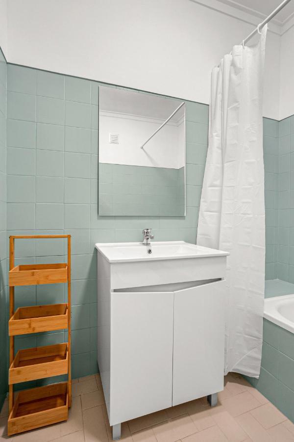 Wonderful Shared Apartment In Alfornelos - Near Metro! リスボン エクステリア 写真