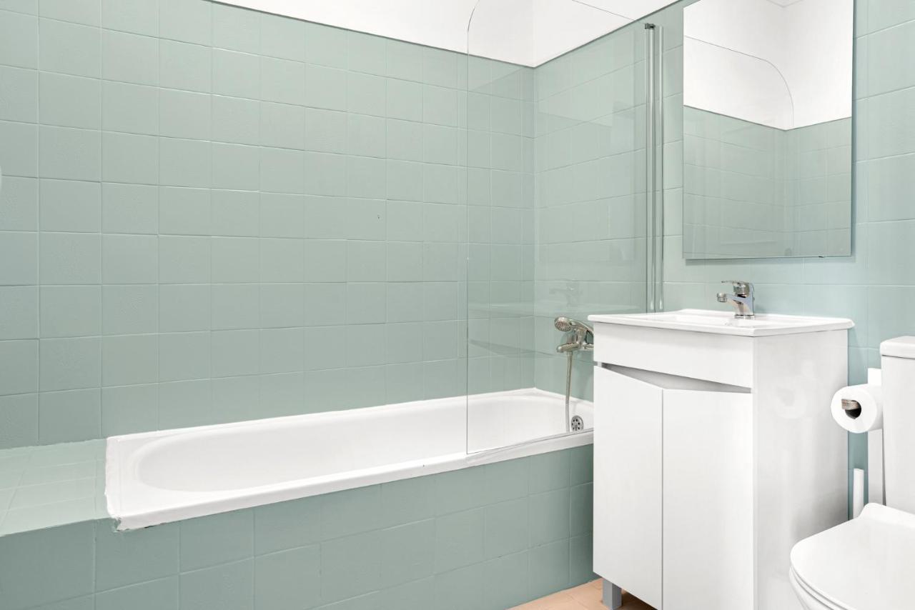 Wonderful Shared Apartment In Alfornelos - Near Metro! リスボン エクステリア 写真