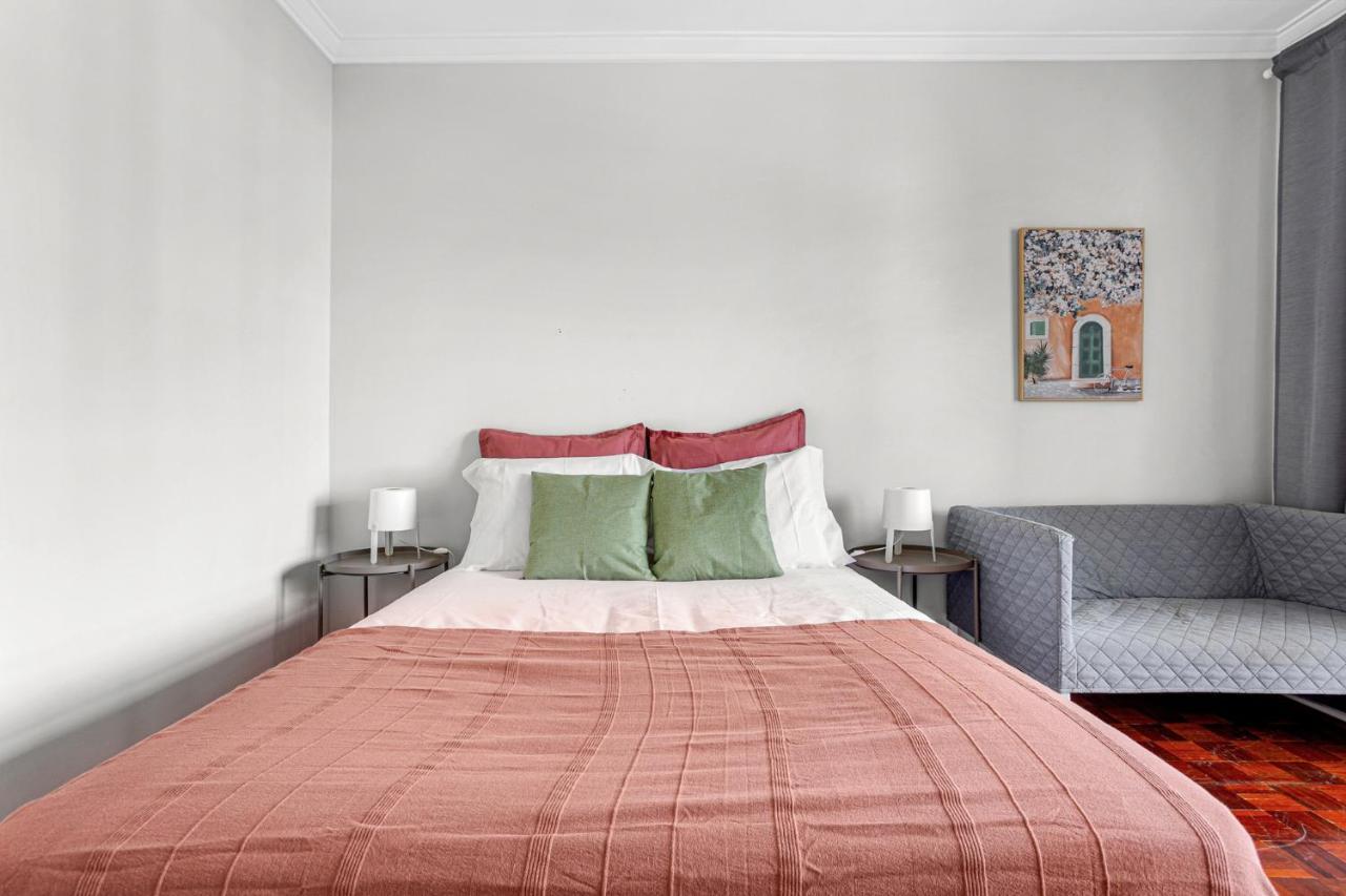Wonderful Shared Apartment In Alfornelos - Near Metro! リスボン エクステリア 写真