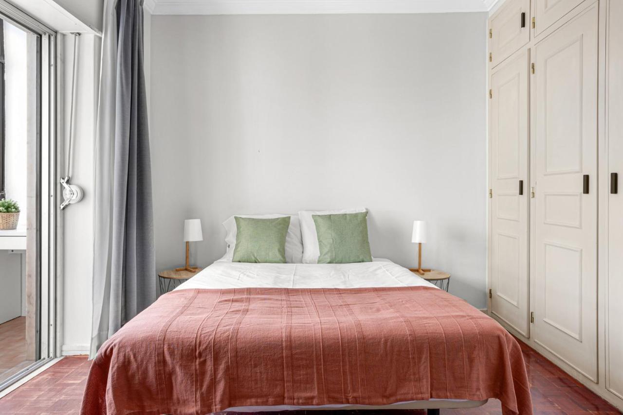 Wonderful Shared Apartment In Alfornelos - Near Metro! リスボン エクステリア 写真