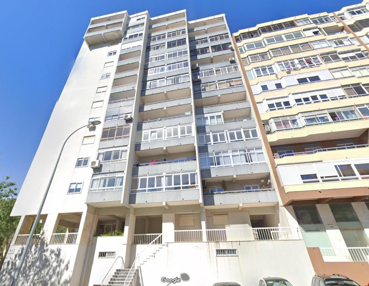 Wonderful Shared Apartment In Alfornelos - Near Metro! リスボン エクステリア 写真